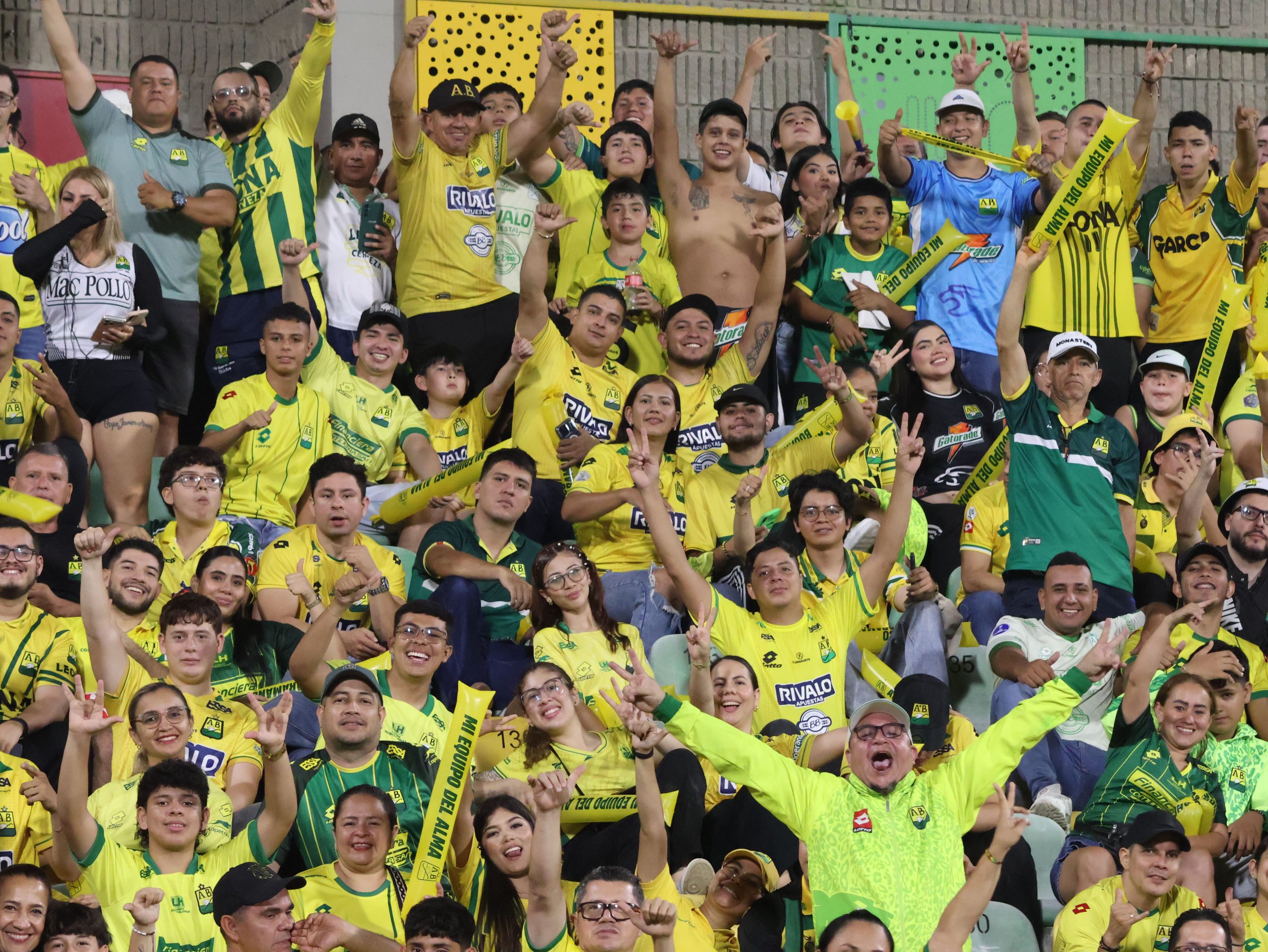 Hinchas AB vs CD (101)