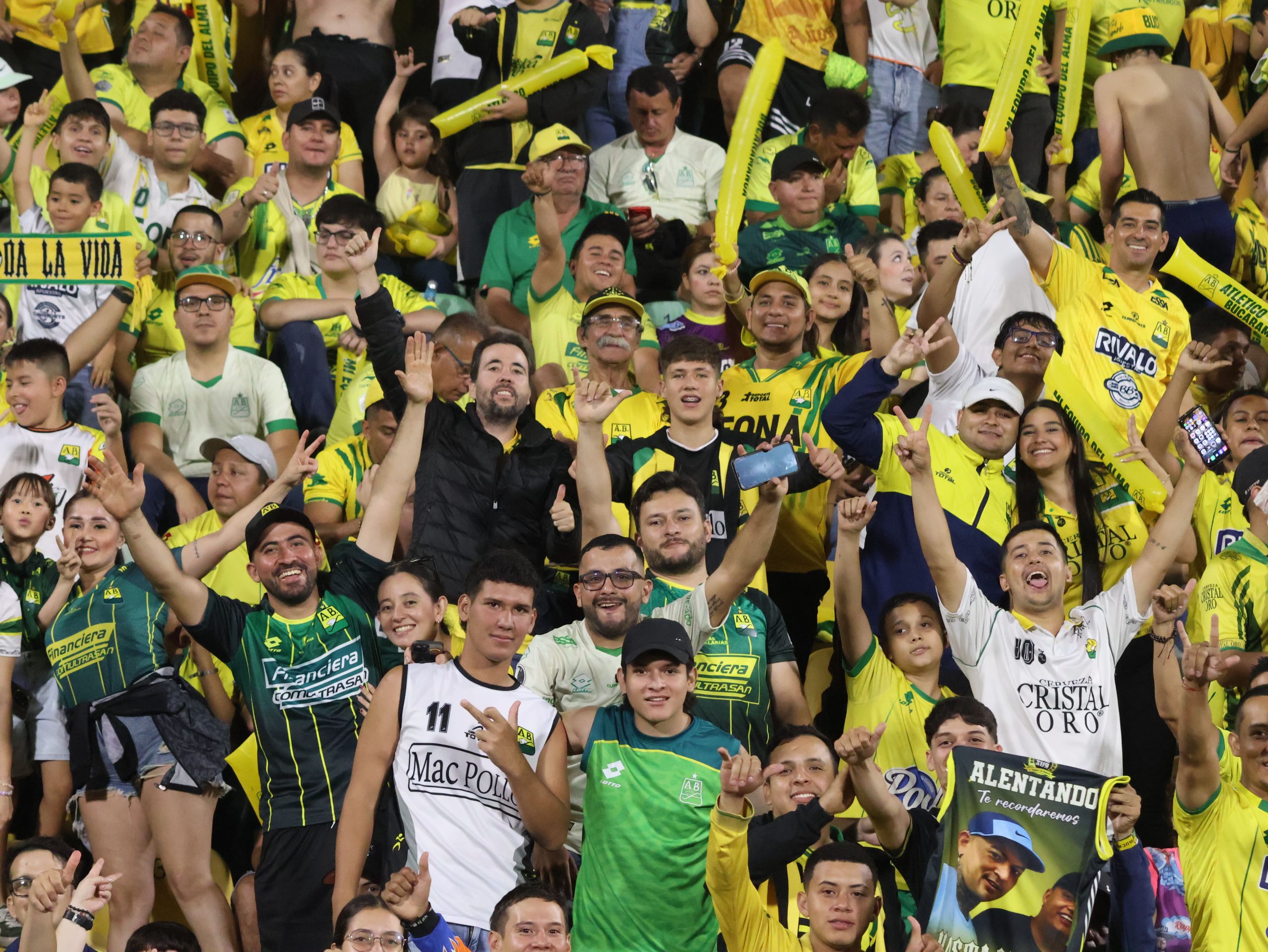 Hinchas AB vs CD (111)