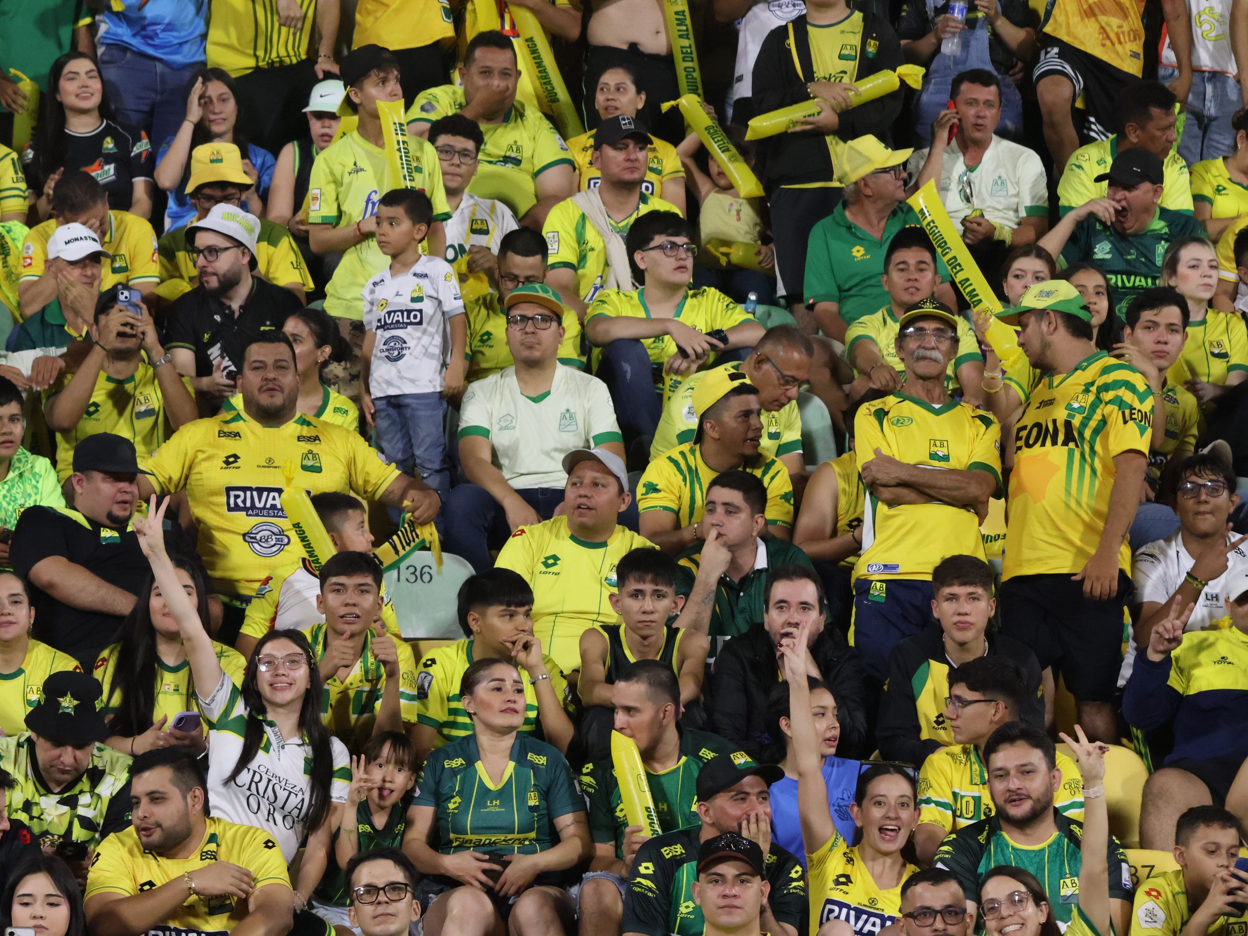 Hinchas AB vs CD (123)