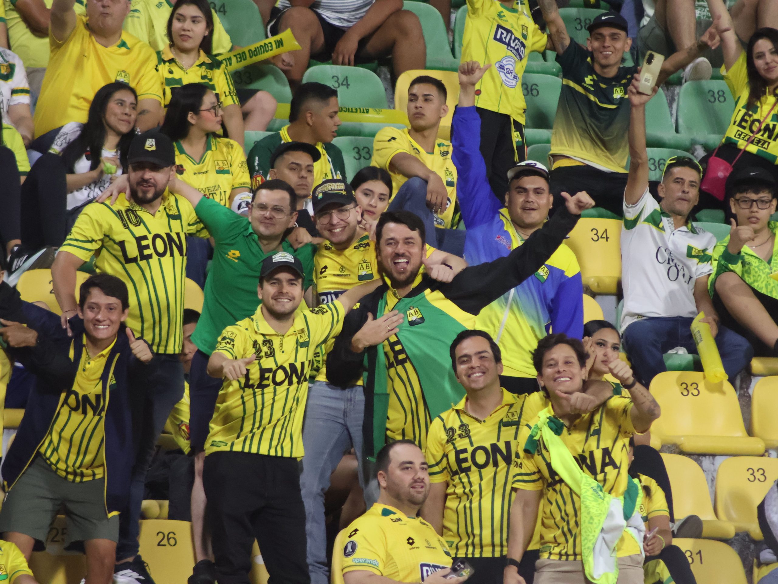 Hinchas AB vs CD (15)