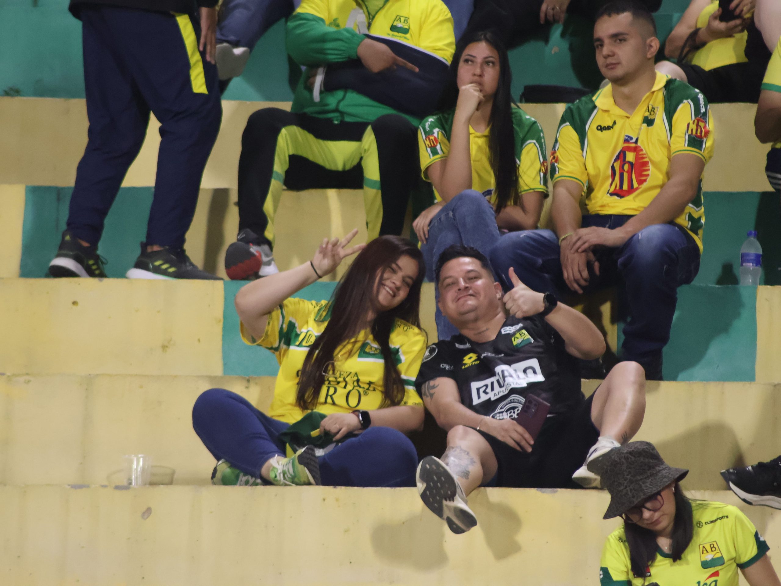 Hinchas AB vs CD (2)