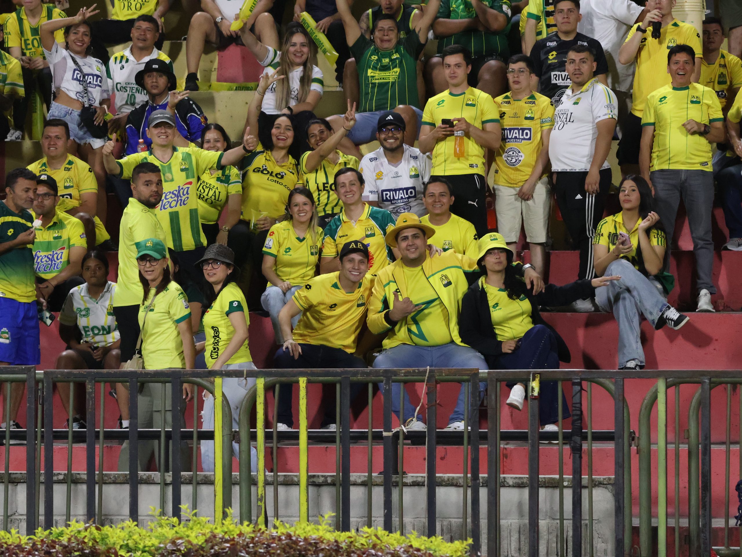 Hinchas AB vs CD (20)