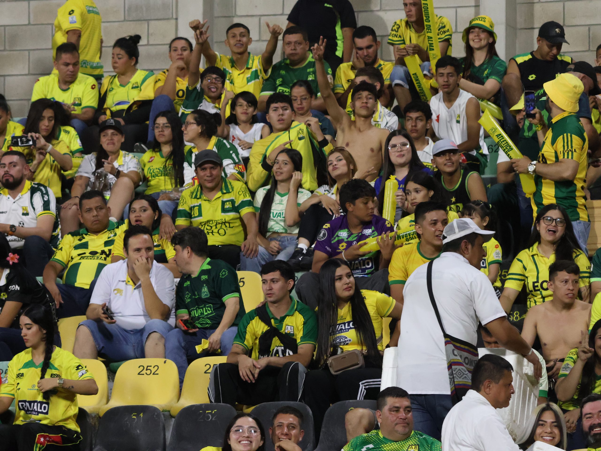 Hinchas AB vs CD (204)