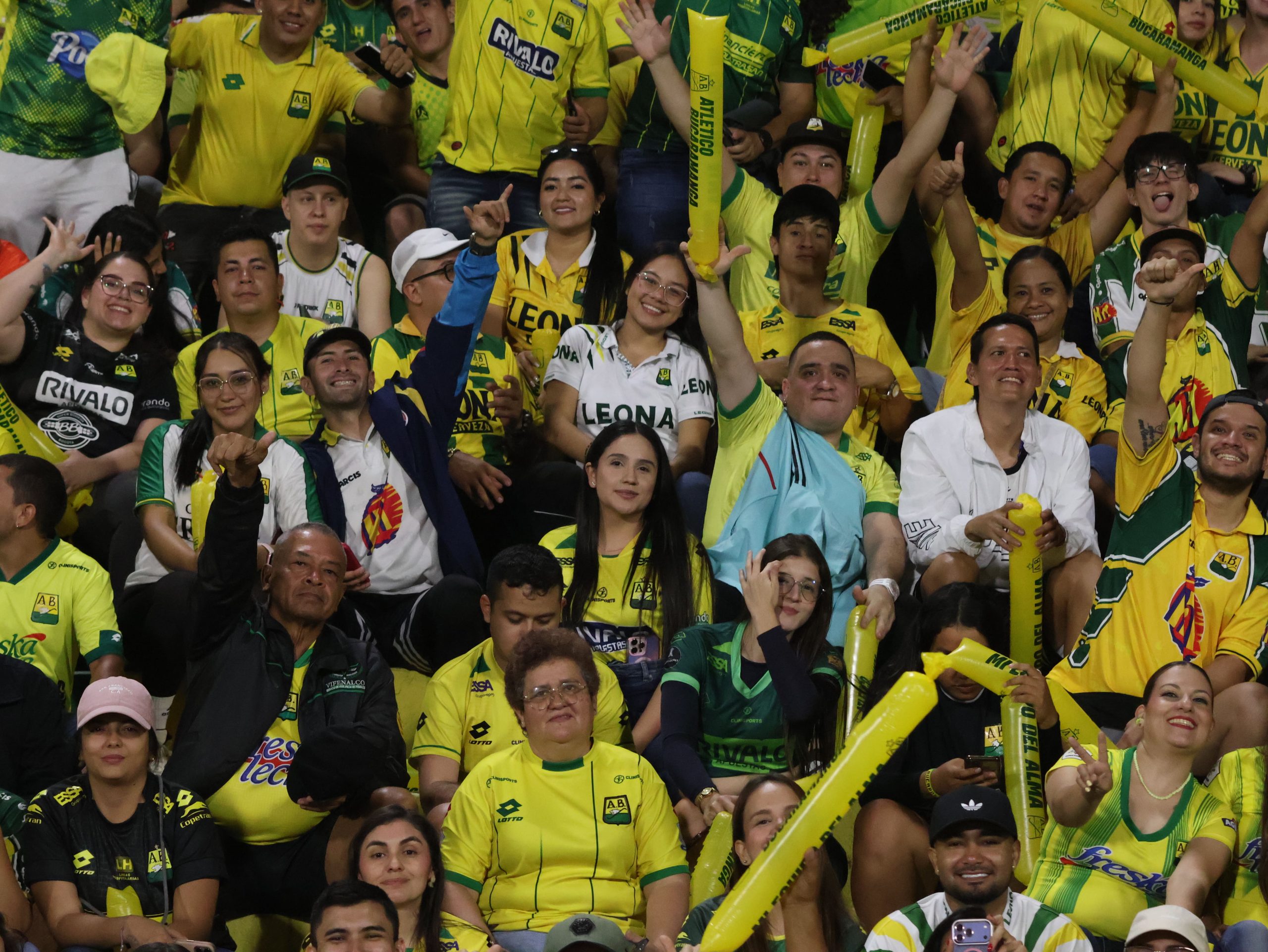 Hinchas AB vs CD (212)