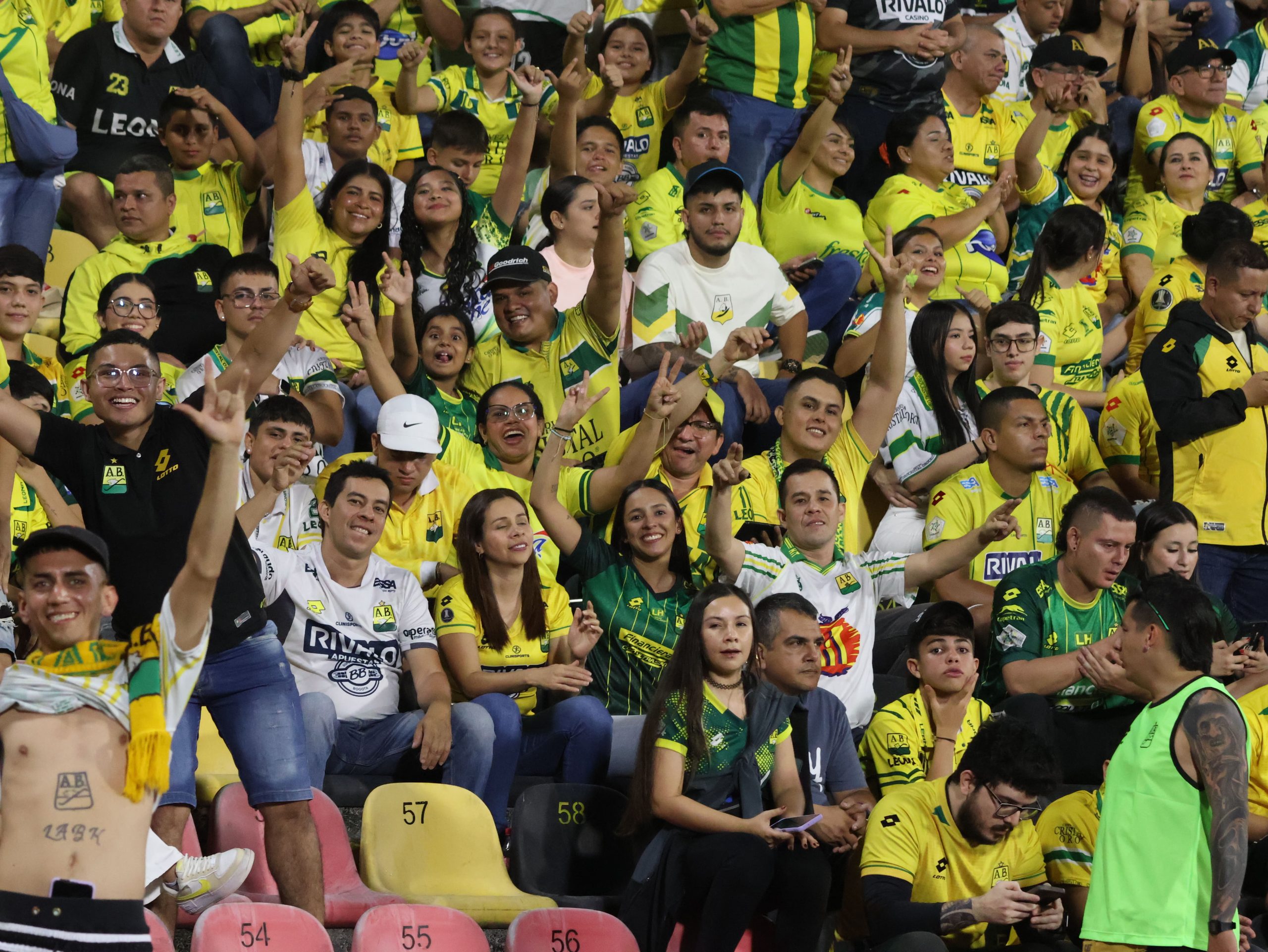 Hinchas AB vs CD (60)