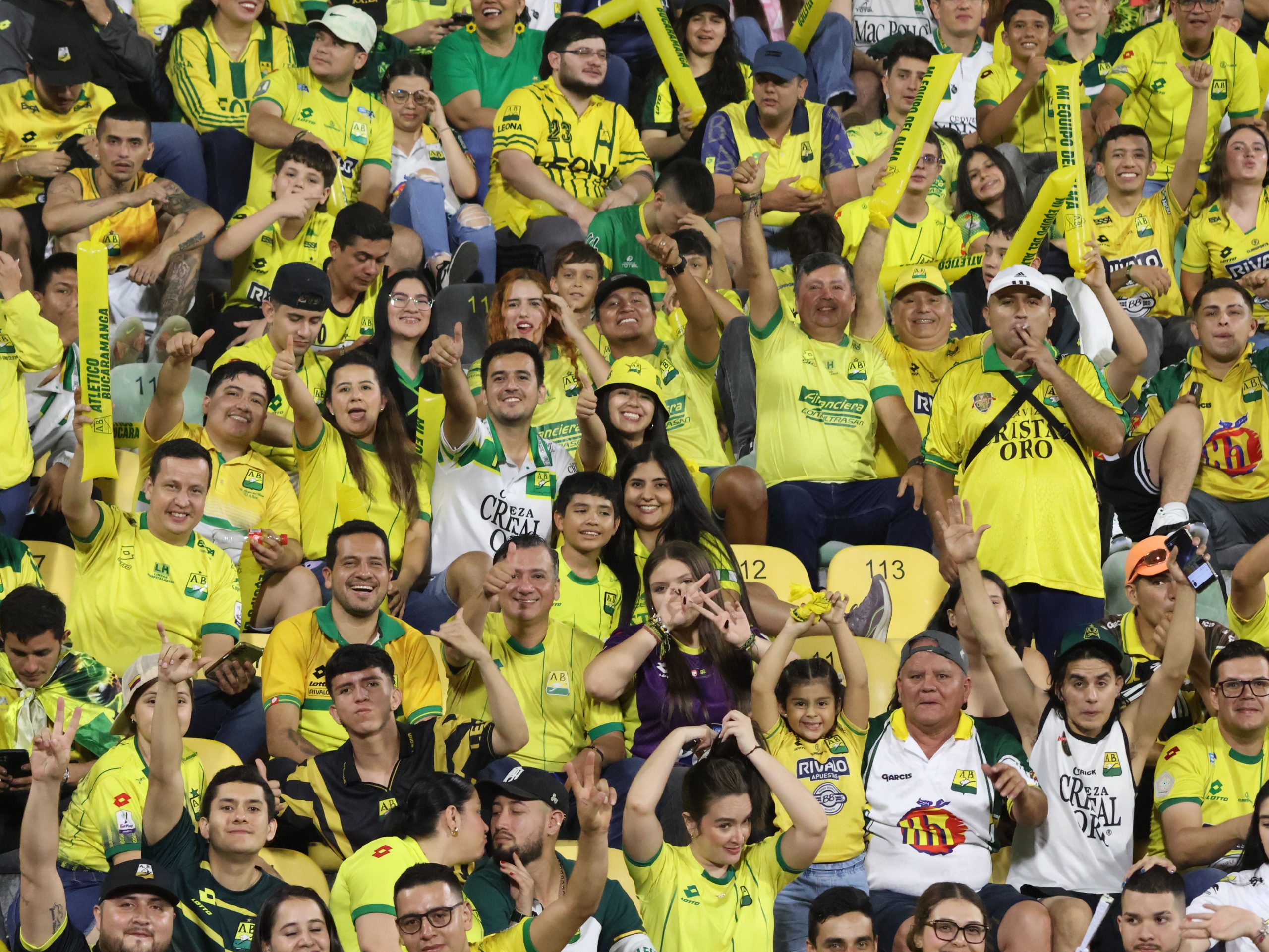 Hinchas AB vs CD (90)