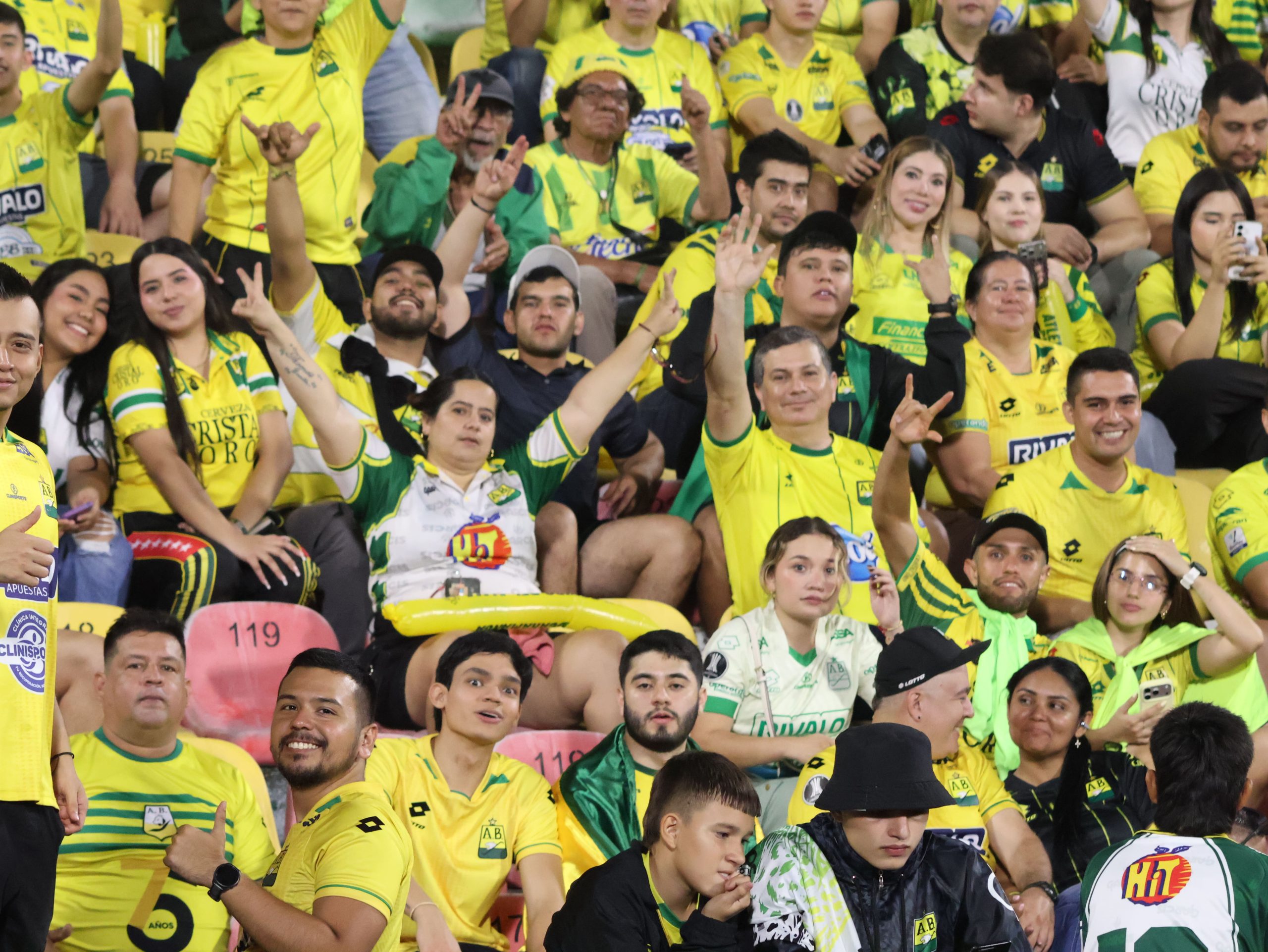Hinchas AB vs CD (99)
